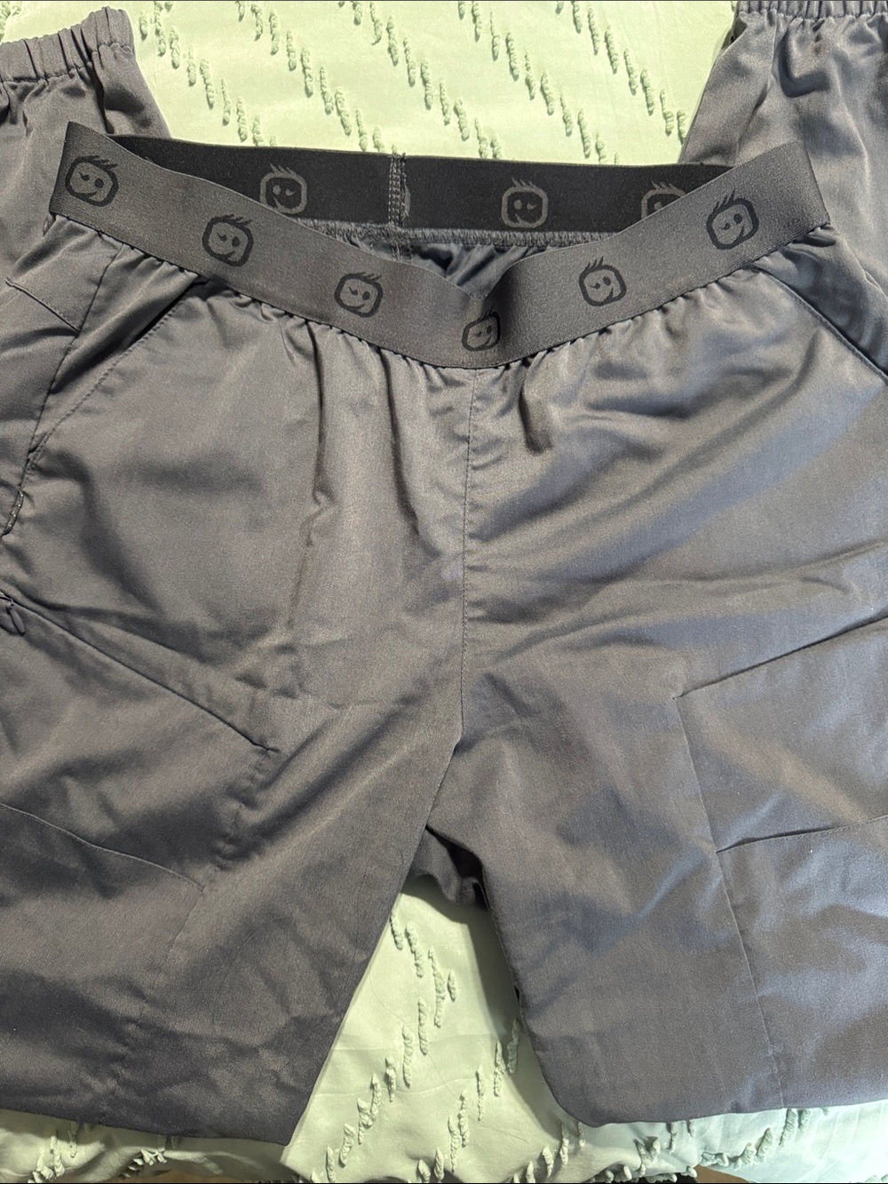 Women’s charcoal gray Wonder Winks jogger scrubs size large tall